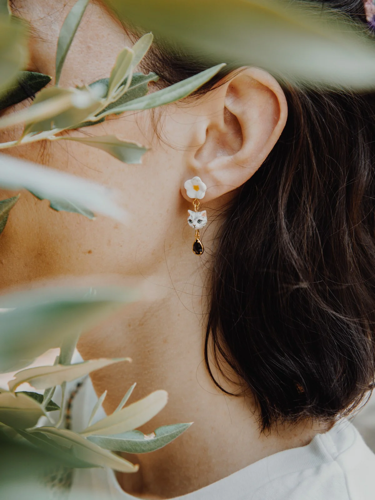 Tabby Grey cat flower with pendant earrings J453