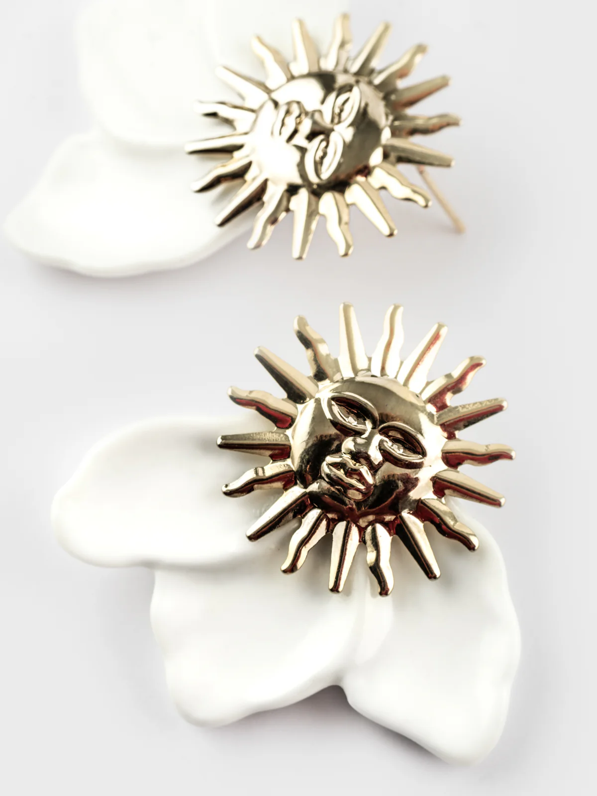 sun and white petals face to face bracelet D340